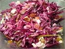 Rødkålssalat med pære, pecannødder, feta og abrikoser