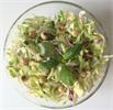 Spidskålsalat med æble og hasselnød