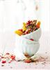 Granola med kokos, abrikos, valnød og chokolade